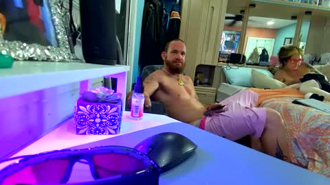 WeAim2PZzz online show from February 18, 2:16 am