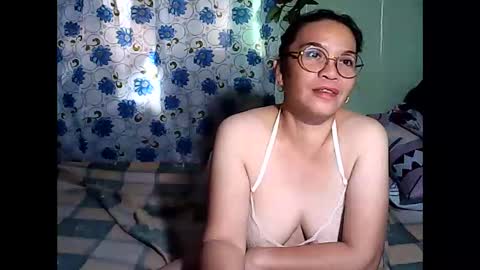 sweetsexyfiona431 online show from April 12, 1:20 am