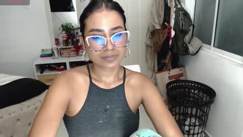 Snapshot of sweetyaya_ chatting on October 3, 12:31 am yaya online show from October 3, 12:31 am
