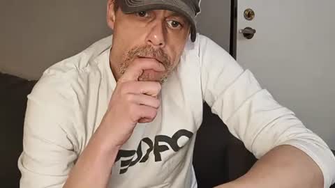 swontguy2025 online show from March 6, 7:03 am