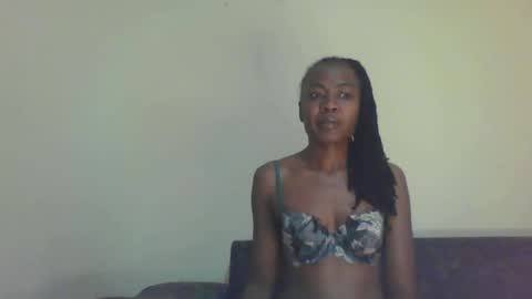 Snapshot of swtebony1 chatting on February 1, 11:37 pm ALICIA online show from February 1, 11:37 pm