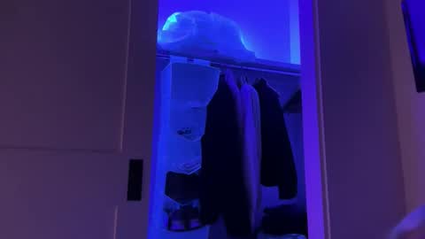 sxncndy online show from February 1, 1:52 pm