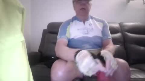 tacrunner66_ online show from April 22, 2:13 pm