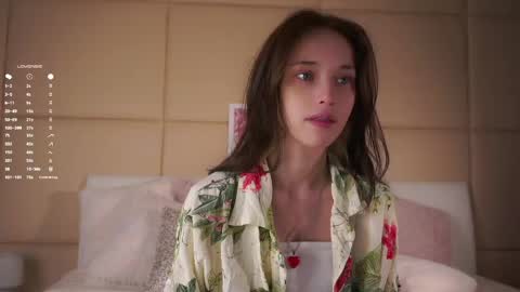 Mia online show from June 8, 1:39 am