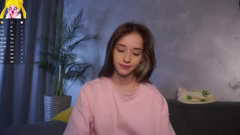 Mia online show from April 19, 8:04 am