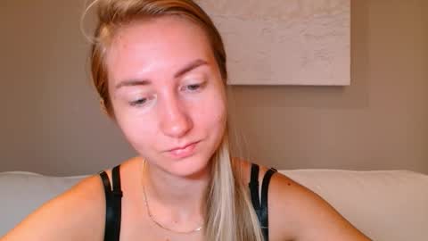 Snapshot of taliiyafiredream chatting on October 22, 6:27 am Kira online show from October 22, 6:27 am