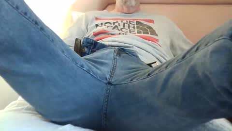 Snapshot of tallboy53 chatting on February 22, 8:40 am Ill tell you if you really want to know. online show from February 22, 8:40 am