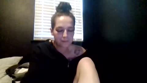 tallhungcloudy online show from May 19, 1:56 am