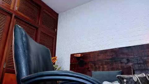    online show from November 18, 10:51 am