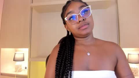 Tami online show from October 28, 8:43 pm