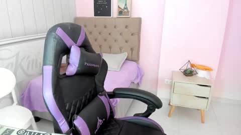 Tania  online show from November 1, 3:00 pm