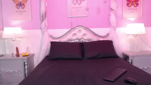 Tania Pierce online show from May 21, 12:01 pm
