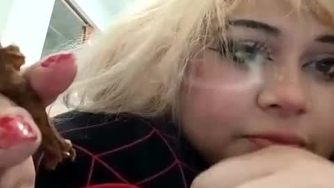 Tara Esa online show from May 23, 9:49 am