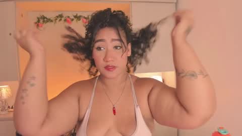 Snapshot of tarawiilson_ chatting on October 3, 4:21 am T A R A online show from October 3, 4:21 am