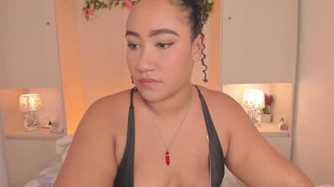Snapshot of tarawiilson_ chatting on September 28, 4:54 am T A R A online show from September 28, 4:54 am