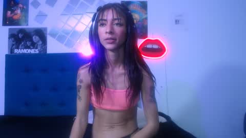 Snapshot of tatis_blux chatting on December 12, 11:25 pm Tatiana online show from December 12, 11:25 pm