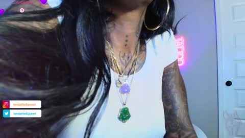 Snapshot of tatted_vixen chatting on October 28, 7:15 pm Tatted Queen online show from October 28, 7:15 pm