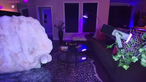 Tatted Queen online show from May 30, 1:15 am