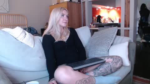 tattoobbgirl online show from February 26, 5:21 pm
