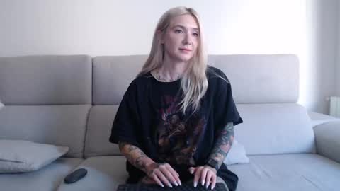 tattoobbgirl online show from September 14, 11:33 am