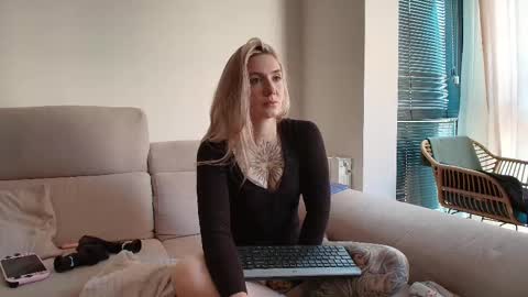 tattoobbgirl online show from March 10, 1:15 pm