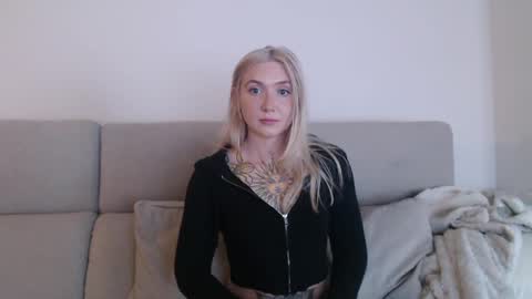 tattoobbgirl online show from October 11, 5:27 pm