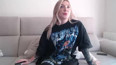 tattoobbgirl online show from September 17, 3:37 pm