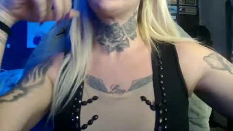 tatuada_safada online show from May 20, 4:42 am