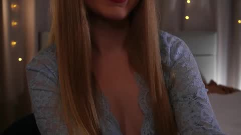 Taya online show from May 20, 5:19 pm
