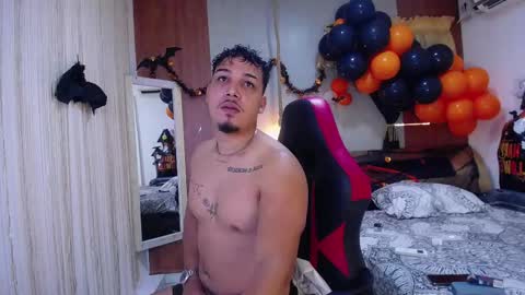 taylor_collins_2 online show from October 25, 12:49 pm