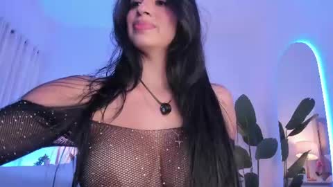 Taylor  Help me to get 100 thumbs up online show from June 12, 7:46 pm