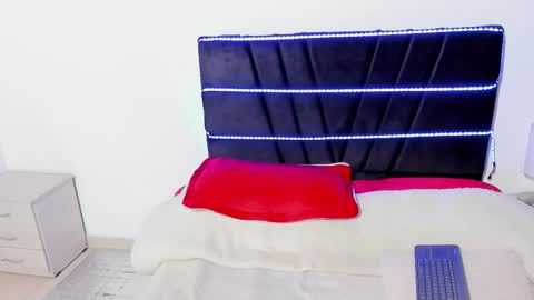 taylormaccurdy_ online show from February 3, 4:33 pm