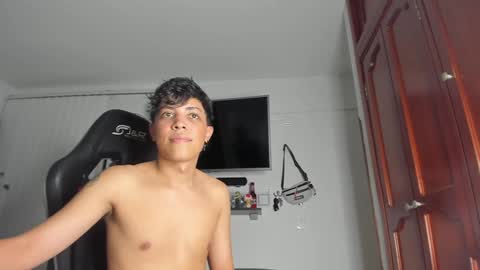 taylorsorf online show from December 20, 12:30 am