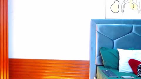 Tayra...  online show from October 14, 3:31 am