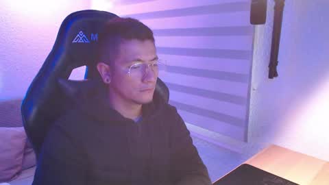 DYNAMITE DUO69 online show from April 22, 12:12 pm