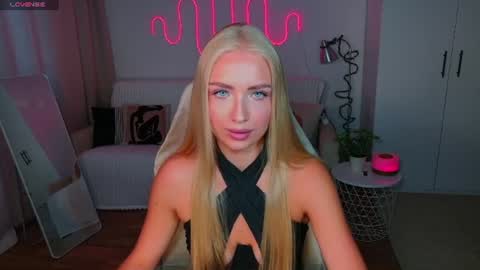 TessaHamilton online show from June 25, 2:22 pm