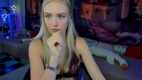 TessaHamilton online show from October 31, 1:33 pm