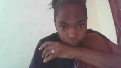 thalyra online show from April 21, 2:26 am