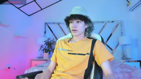 thanier_18 online show from April 8, 7:39 pm