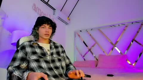 thanier_18 online show from March 31, 7:25 pm