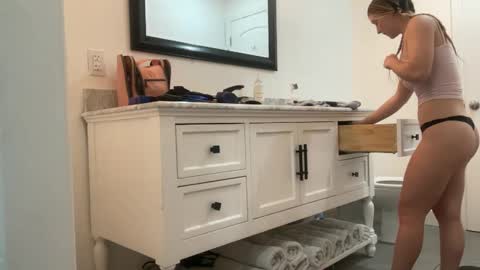 Snapshot of thatoneblondee chatting on September 23, 12:15 am thatoneblondee online show from September 23, 12:15 am