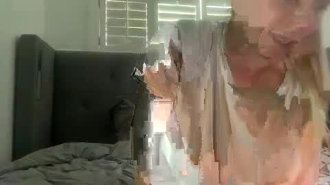 Snapshot of thatoneblondee chatting on October 4, 9:45 pm thatoneblondee online show from October 4, 9:45 pm