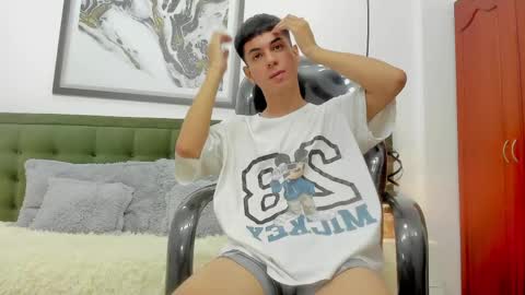   T H E    M A R K   K I N G online show from April 22, 5:53 pm