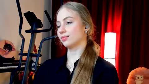 Ally    STREAMING ON TWITCH NOW Check my Twitter for updates online show from September 27, 1:47 am