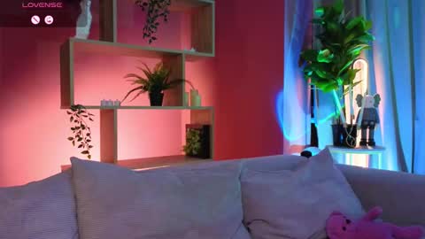 Lucy online show from November 26, 4:59 pm