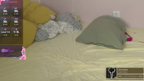 Snapshot of thecoldestmarch chatting on January 14, 11:27 pm  Sarah 2100 -- 400 UTC online show from January 14, 11:27 pm