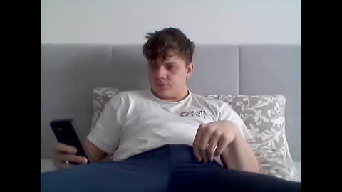 Snapshot of thecuteguy144949 chatting on February 11, 11:20 am thecuteguy144949 online show from February 11, 11:20 am