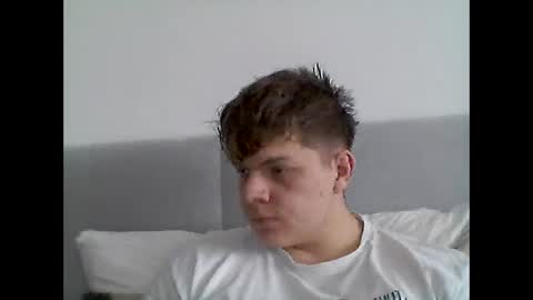 Snapshot of thecuteguy144949 chatting on January 28, 9:30 am thecuteguy144949 online show from January 28, 9:30 am