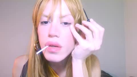 Yolanda online show from November 6, 8:34 pm