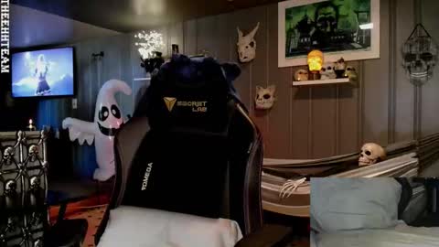 Snapshot of theehhteam chatting on October 1, 6:51 pm H online show from October 1, 6:51 pm